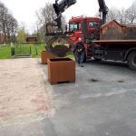 Wiersum Transport bied hulp aan de groene vingers van de begraafplaats.