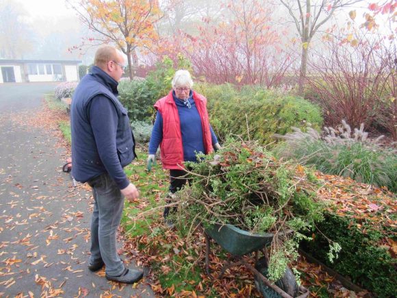 Seizoen afsluiting in het groen op de begraafplaats